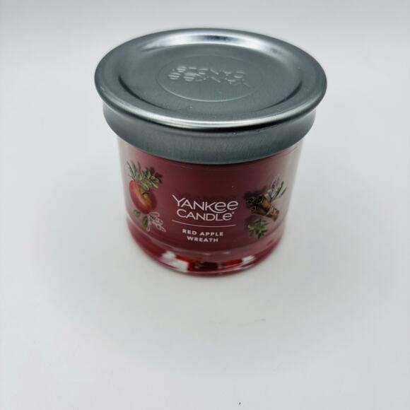 Red Apple Wreath. SMALL YANKEE CANDLE JAR 4.3OZ. New! Smells Good! - Picture 1 of 9